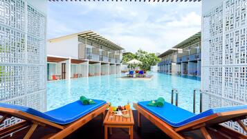 2 outdoor pools
