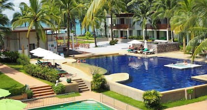 The Briza Beach Resort Khaolak