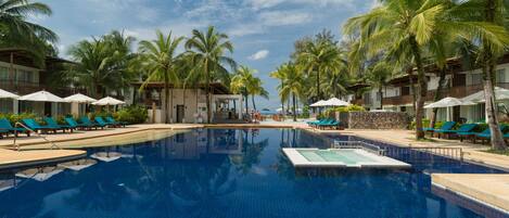 2 outdoor pools