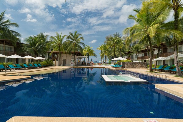 2 piscinas al aire libre