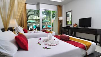 Premier Pool Access | Minibar, una cassaforte in camera, una scrivania, tende oscuranti