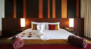 Minibar, in-room safe, desk, blackout drapes - Baan Karonburi Resort (Karon)
