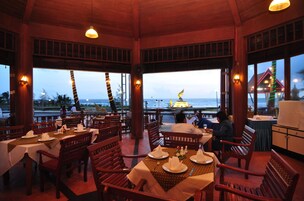 Breakfast, lunch, dinner served; international cuisine, beach views 