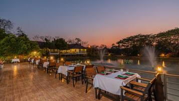 Breakfast, lunch, dinner served; pool views
