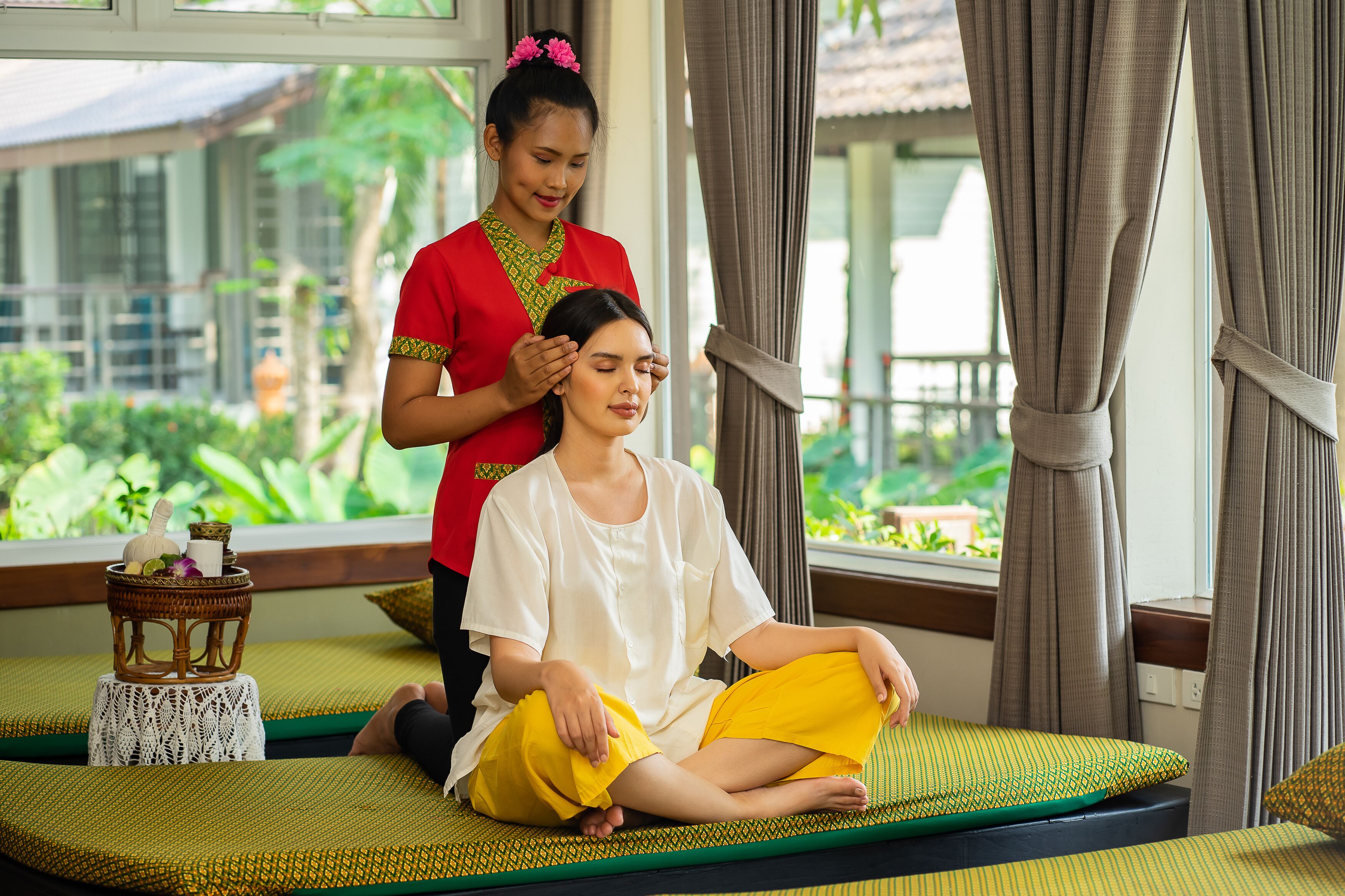 body treatments, aromatherapy, thai massages, reflexology, massages