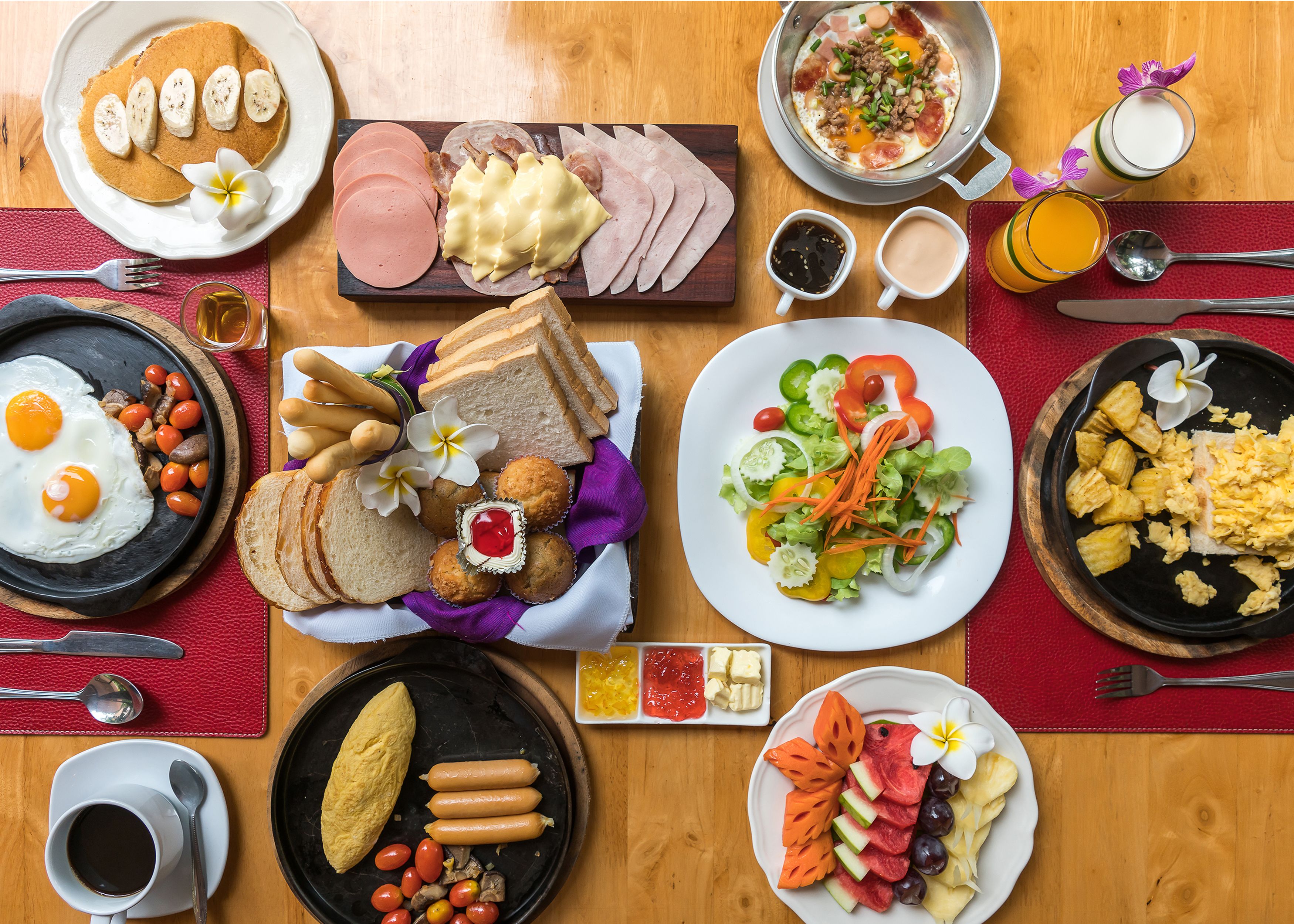 daily buffet breakfast (thb 450 per person)