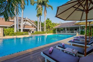Outdoor pool, open 8:00 AM to 7:00 PM, pool umbrellas, pool loungers - Le Charme Sukhothai Historical Park Resort (Sukhothai)