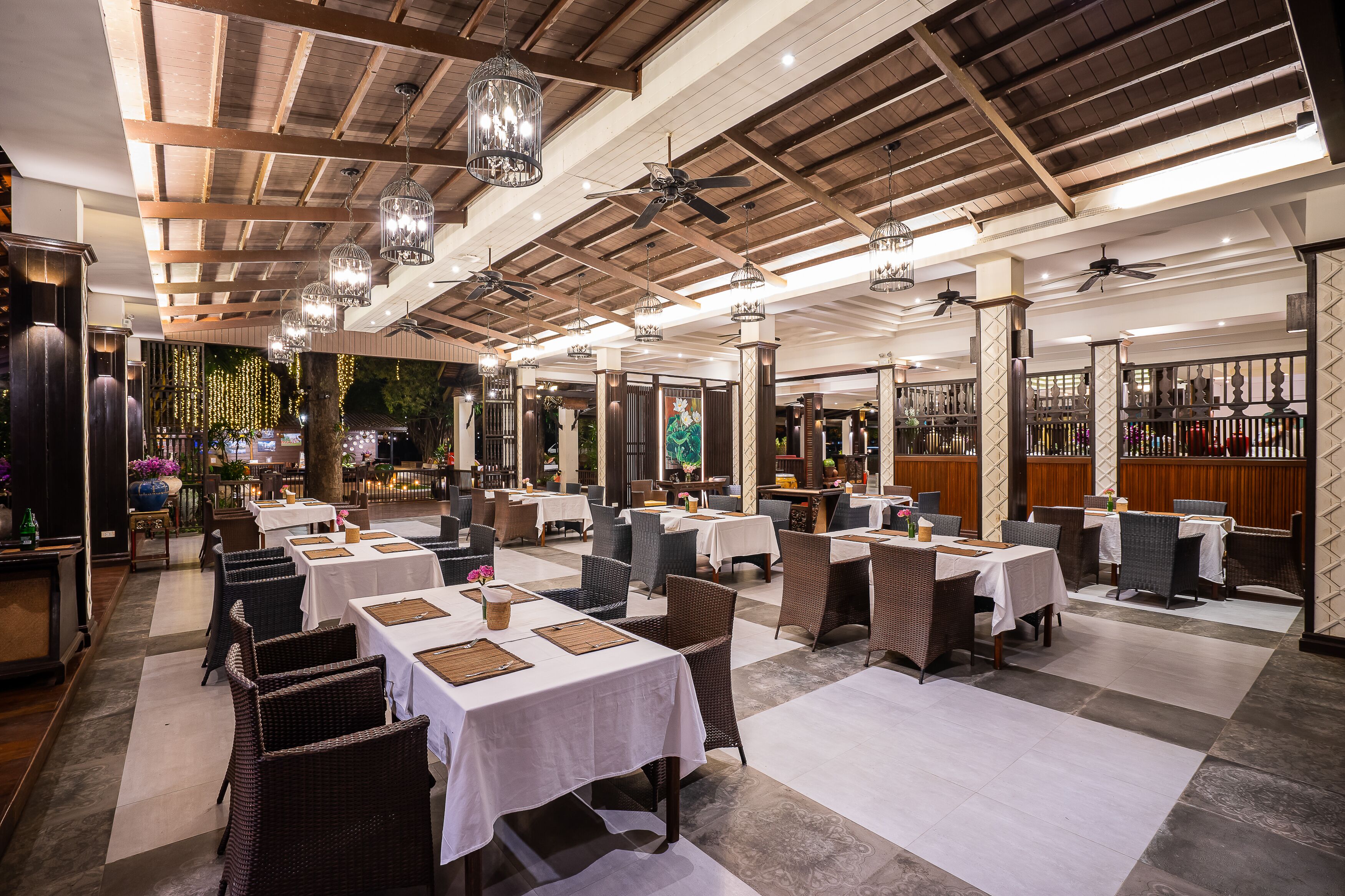 breakfast, lunch, dinner served; garden views