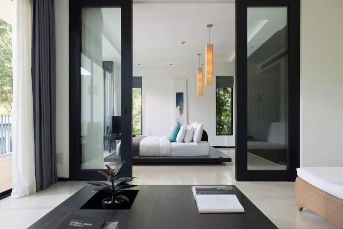 Ropa de cama de alta calidad y minibar 