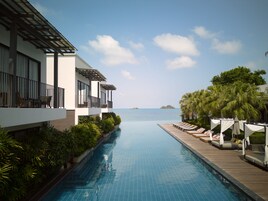 Outdoor pool, free cabanas, pool umbrellas