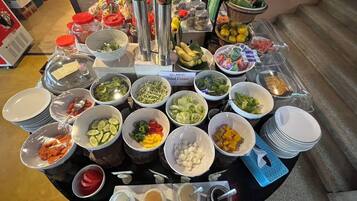 Café da manhã com buffet todos os dias mediante uma taxa