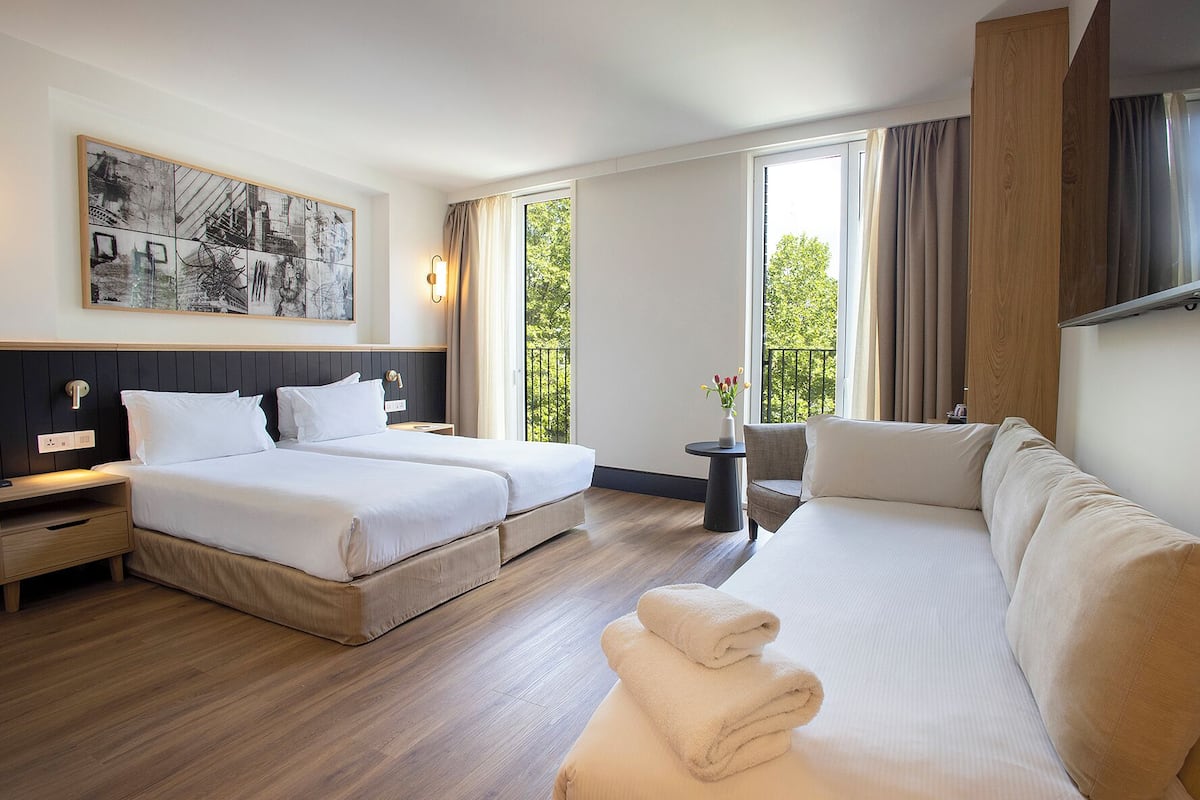 Classic Triple Superior | Hypo-allergenic bedding, down comforters, pillowtop beds, minibar