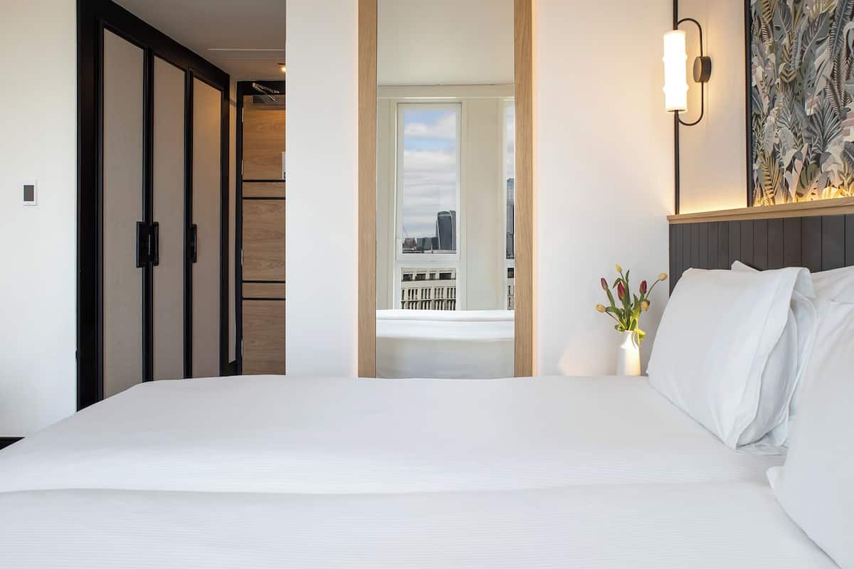 Hypo-allergenic bedding, down comforters, pillowtop beds, minibar