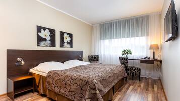 Ropa de cama hipoalergénica, escritorio, cunas gratuitas y wifi