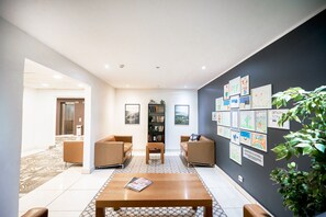 Lobby sitting area - Hotel Dzingel (Tallinn)