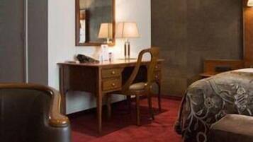 Familien-Suite | Zimmersafe, Schreibtisch, schallisolierte Zimmer, kostenloses WLAN