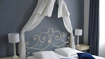 Minibar, in-room safe, desk, free WiFi