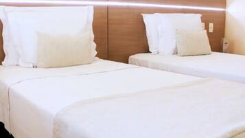 Suíte | 1 quarto, frigobar, cofres nos quartos, escrivaninha