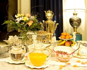 Bao gồm bữa sáng buffet hàng ngày