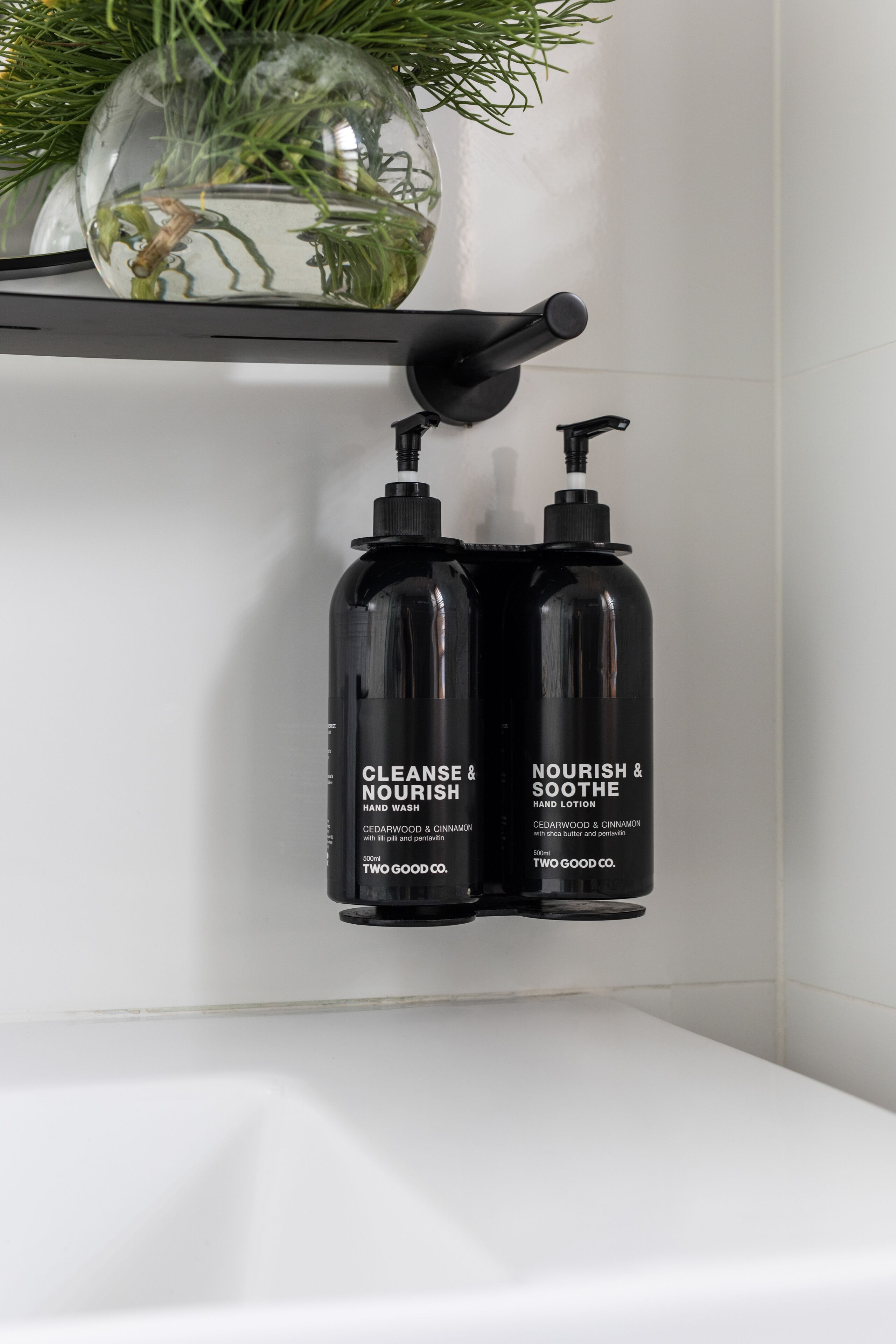 shower, rainfall showerhead, free toiletries, towels