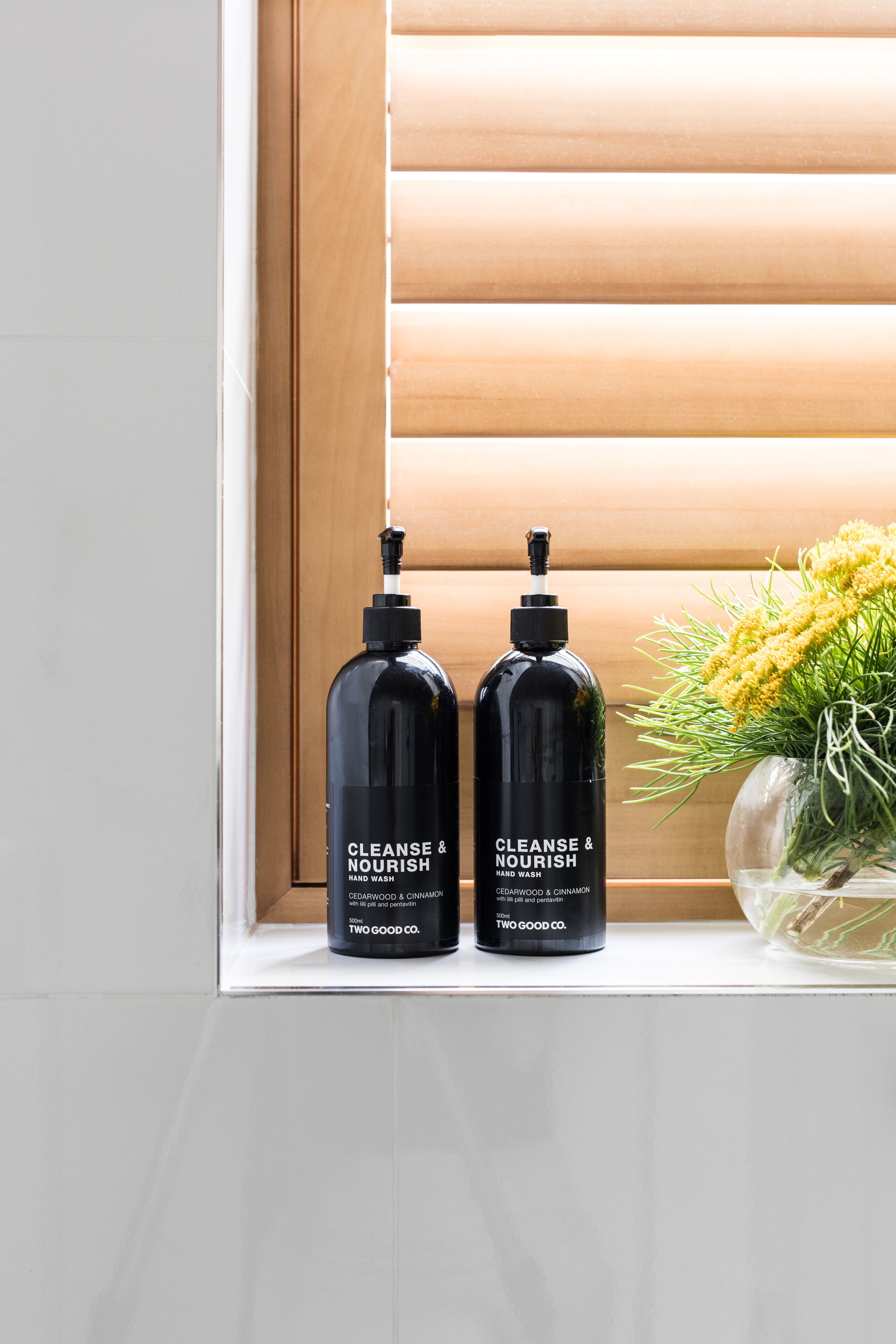 shower, rainfall showerhead, free toiletries, towels