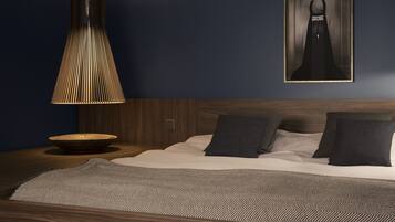 Sud Junior Suite | Egyptian cotton sheets, individually decorated, iron/ironing board