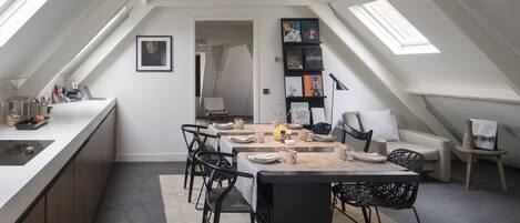 Daily buffet breakfast (EUR 17.50 per person)