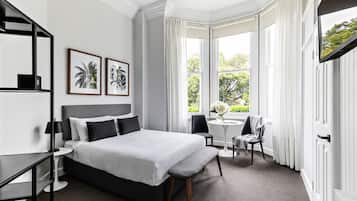 Superior Queen Suite, 1 Queen Bed