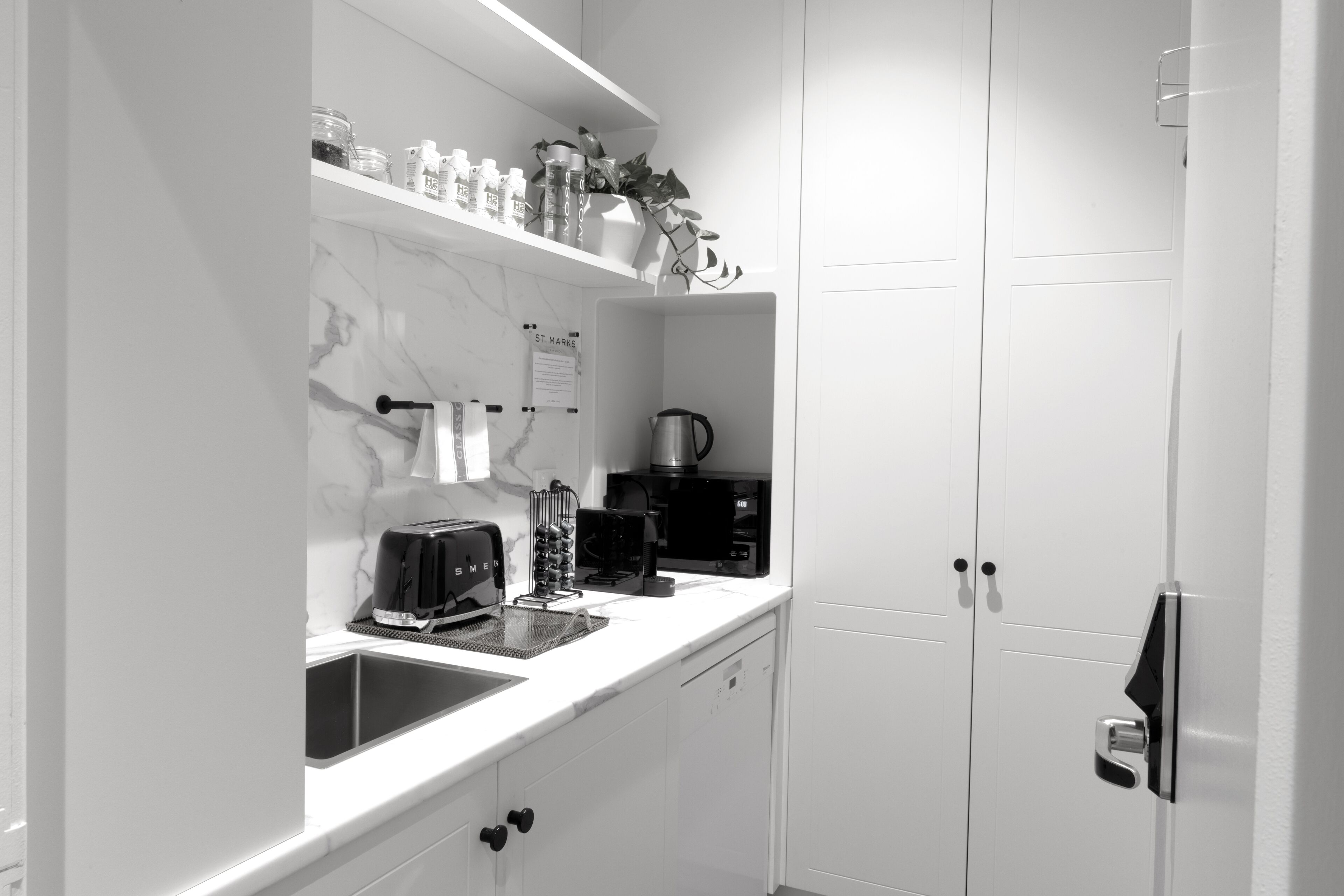 fridge, coffee/tea maker, electric kettle