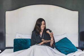 Twin/King Room | Ropa de cama de alta calidad y escritorio