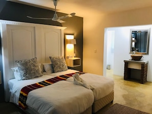 Villa | Individually decorated, individually furnished, desk, blackout curtains