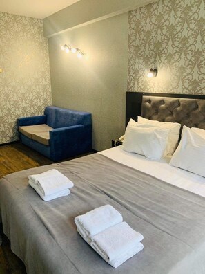 Junior-Suite, 1 Doppelbett | Hochwertige Bettwaren, Minibar, Zimmersafe, Schreibtisch