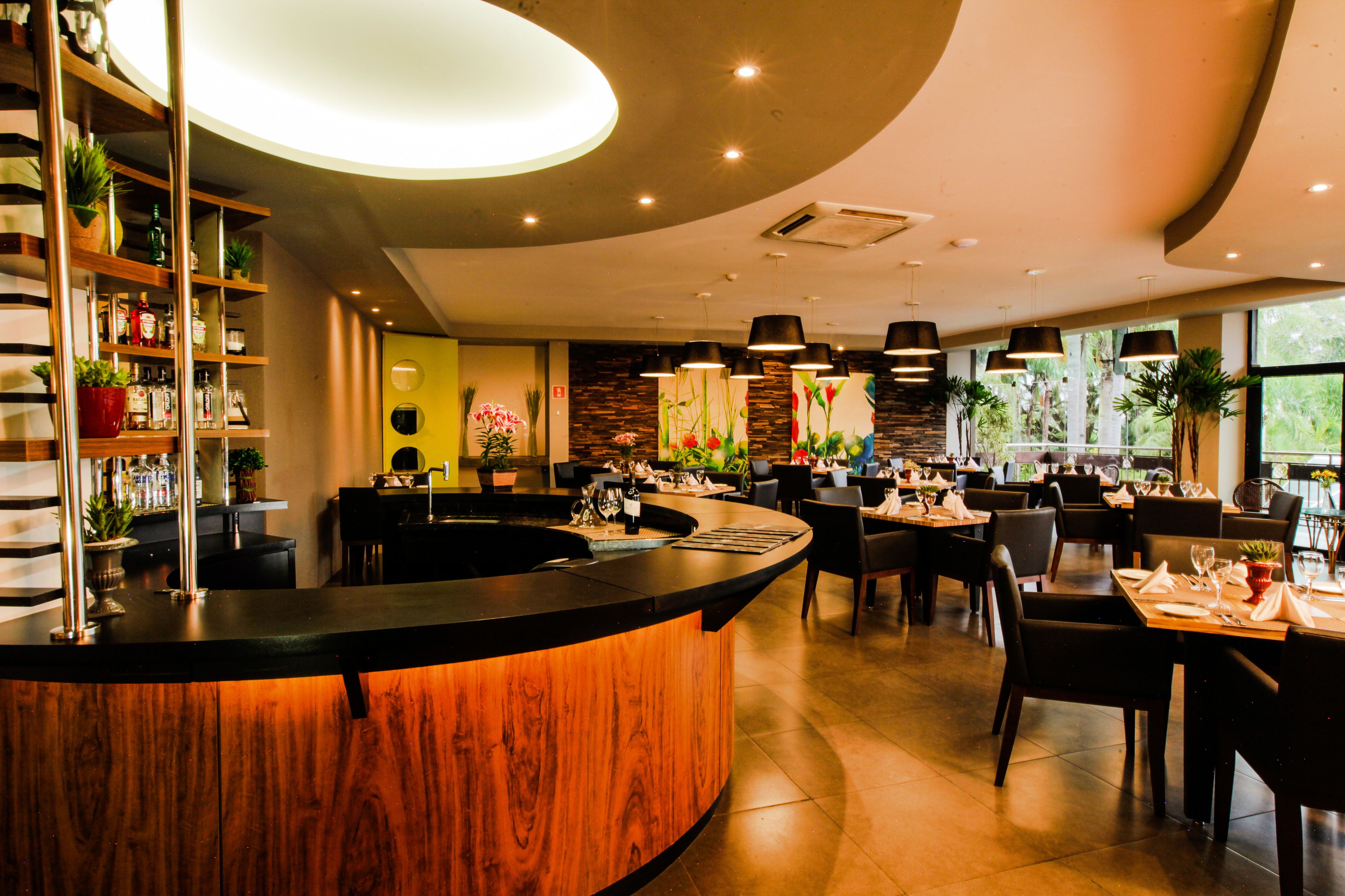 2 bars/lounges, gastropub