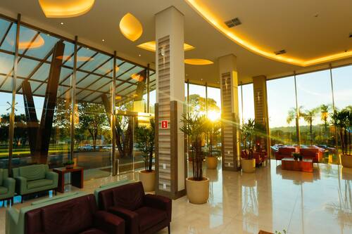 2 bares/lounges, gastropub