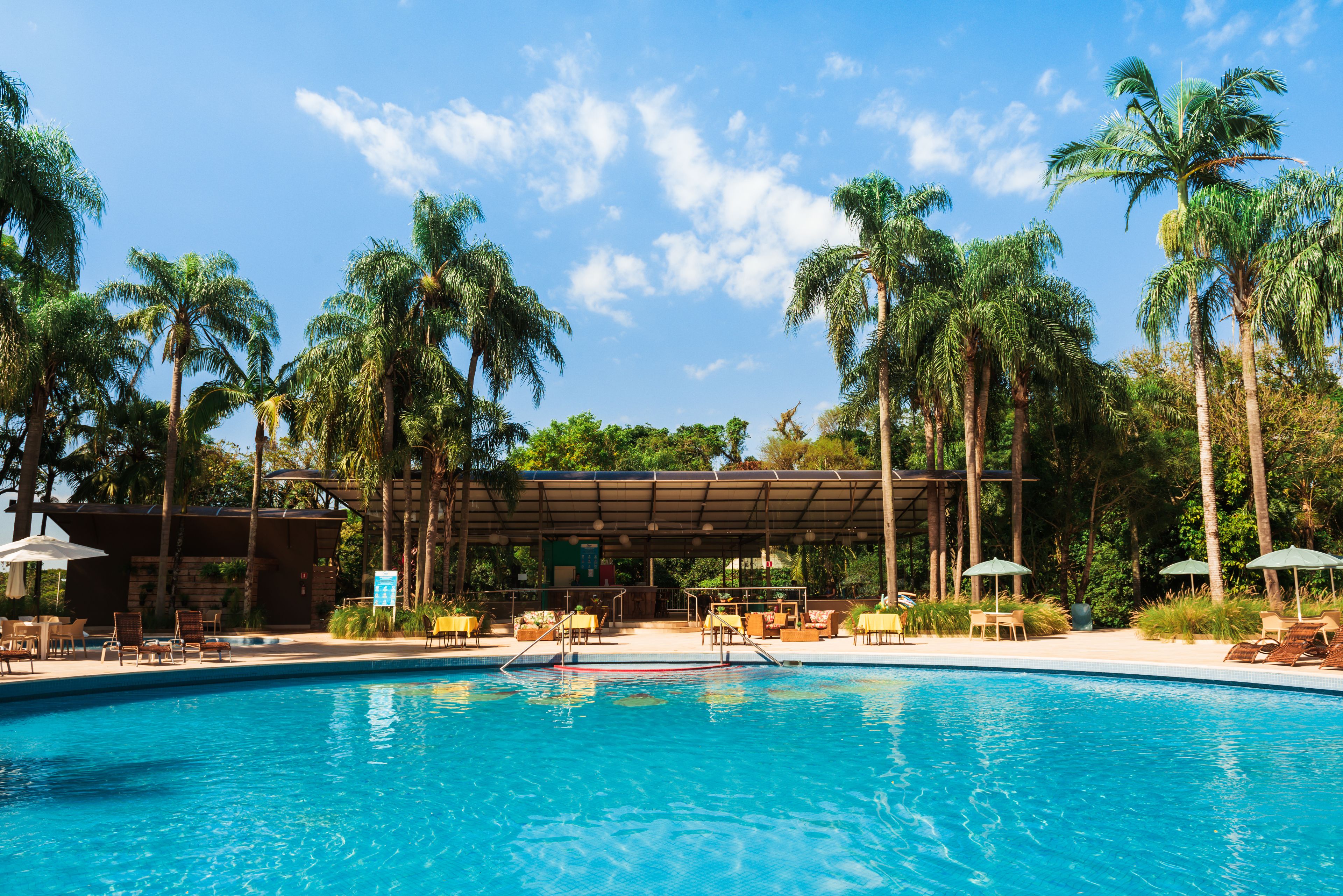 2 bars/lounges, gastropub