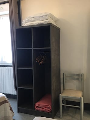 In-room safe, individually furnished, iron/ironing board, free WiFi - Hôtel Océan (Lourdes)