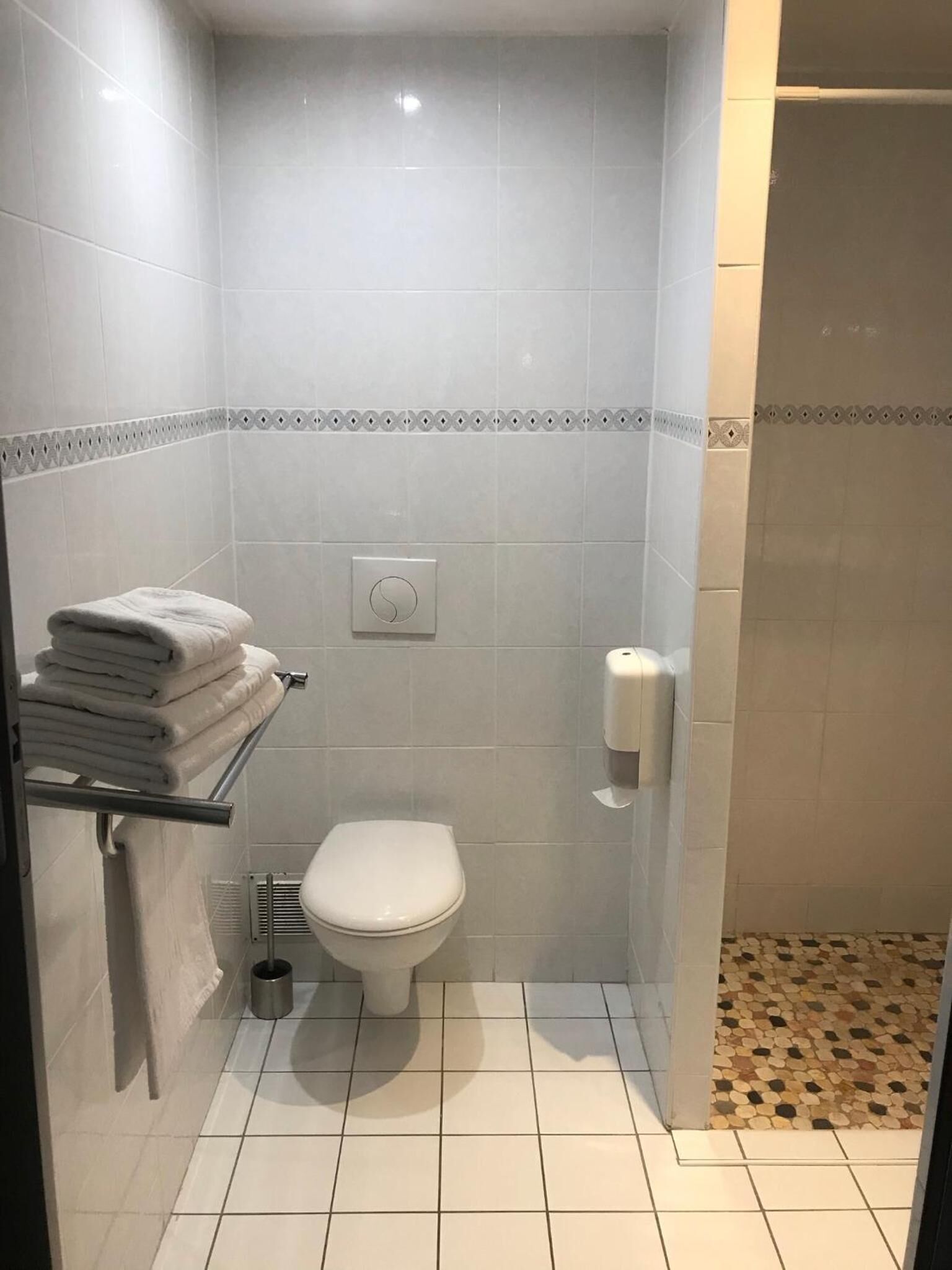 shower, rainfall showerhead, free toiletries, hair dryer