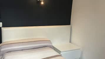 Kamar Single Klasik, 1 Tempat Tidur Twin Besar | Brankas dan dilengkapi dengan perabotan berbeda-beda