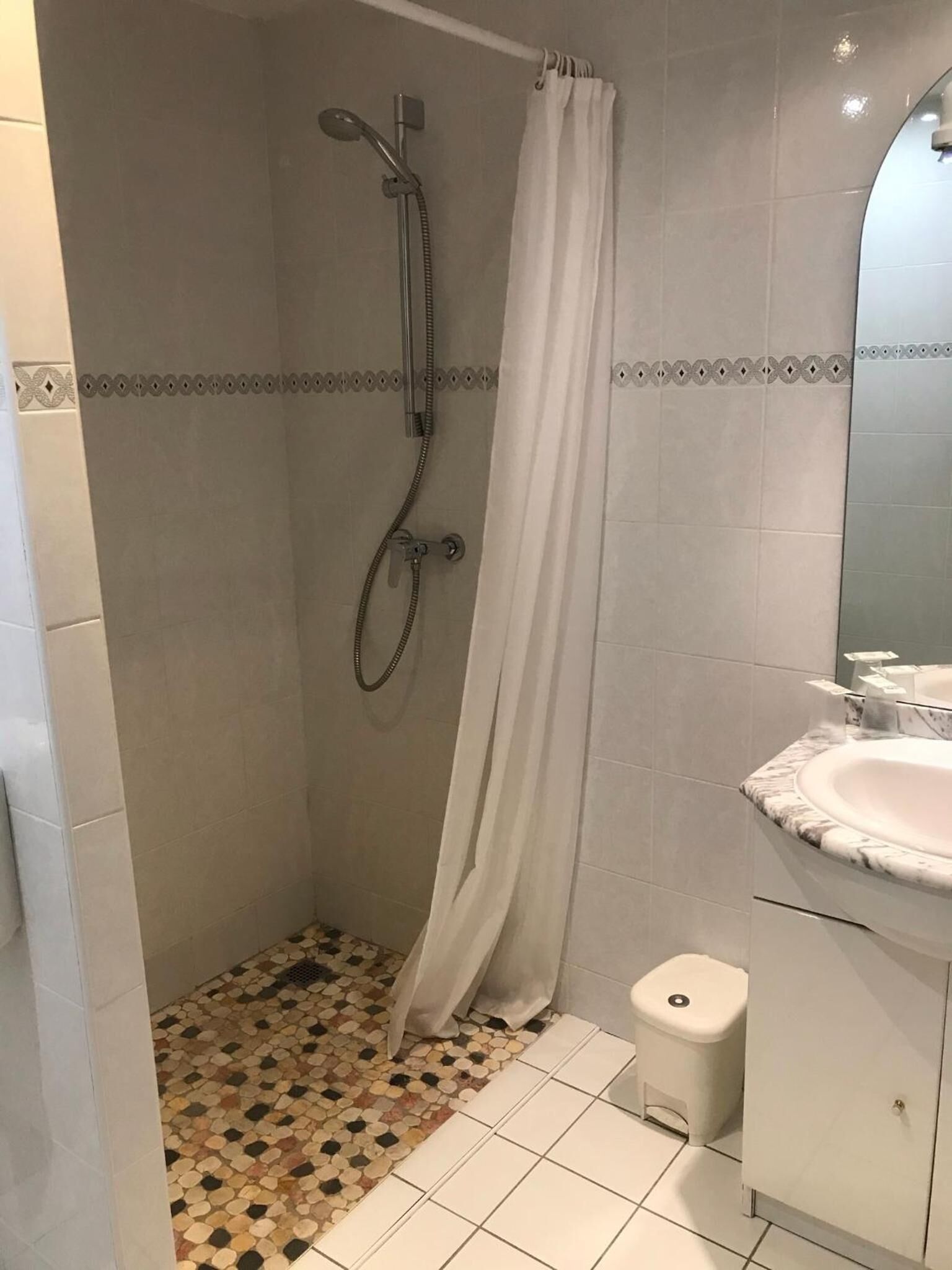 double room | bathroom | shower, rainfall showerhead, free toiletries, hair dryer