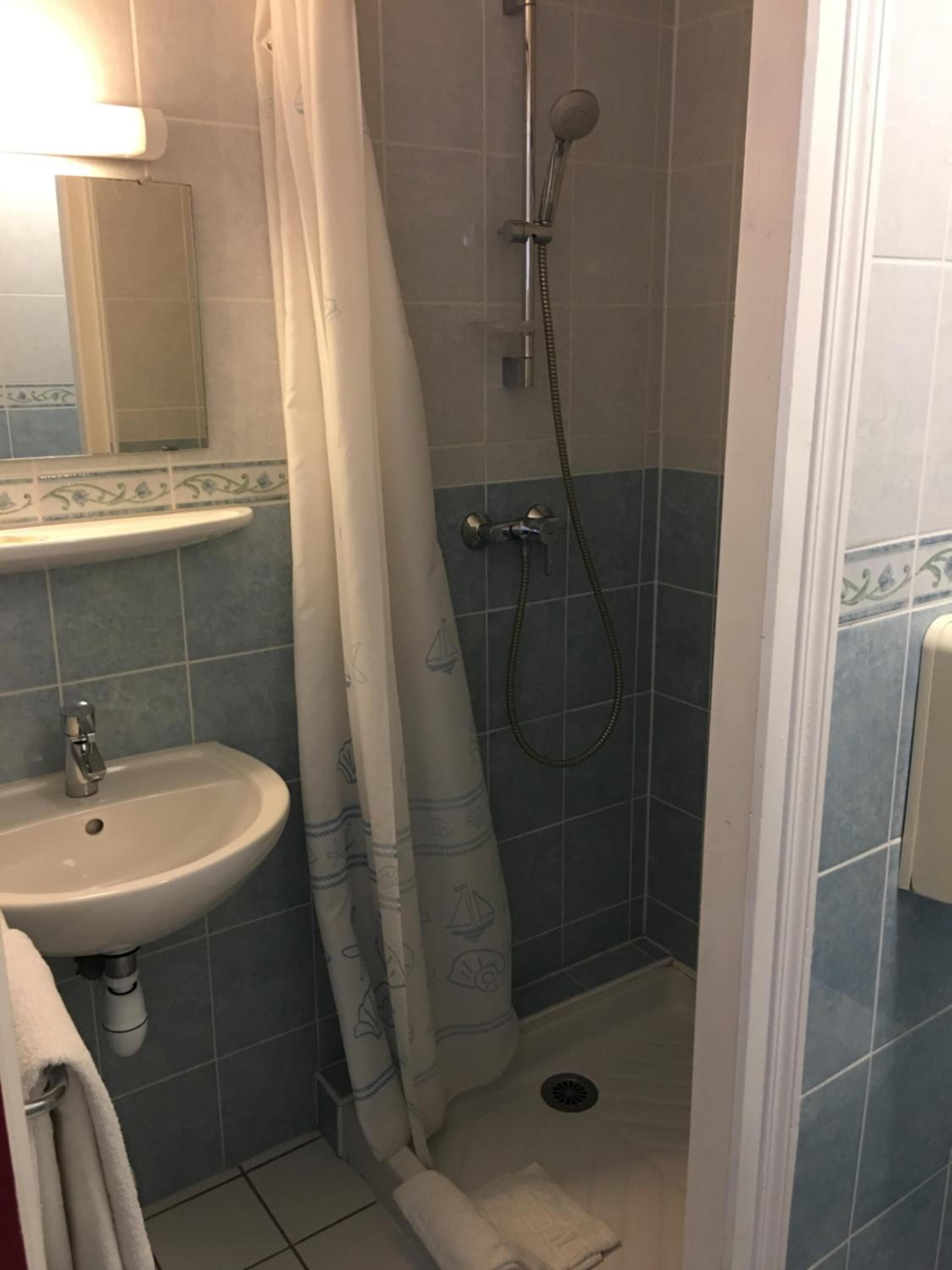classic single room, 1 large single bed | bathroom | shower, rainfall showerhead, free toiletries, hair dryer