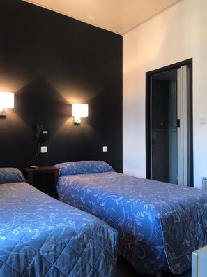 三人房 | 房內夾萬、獨特裝修、熨斗/熨衫板、免費 Wi-Fi