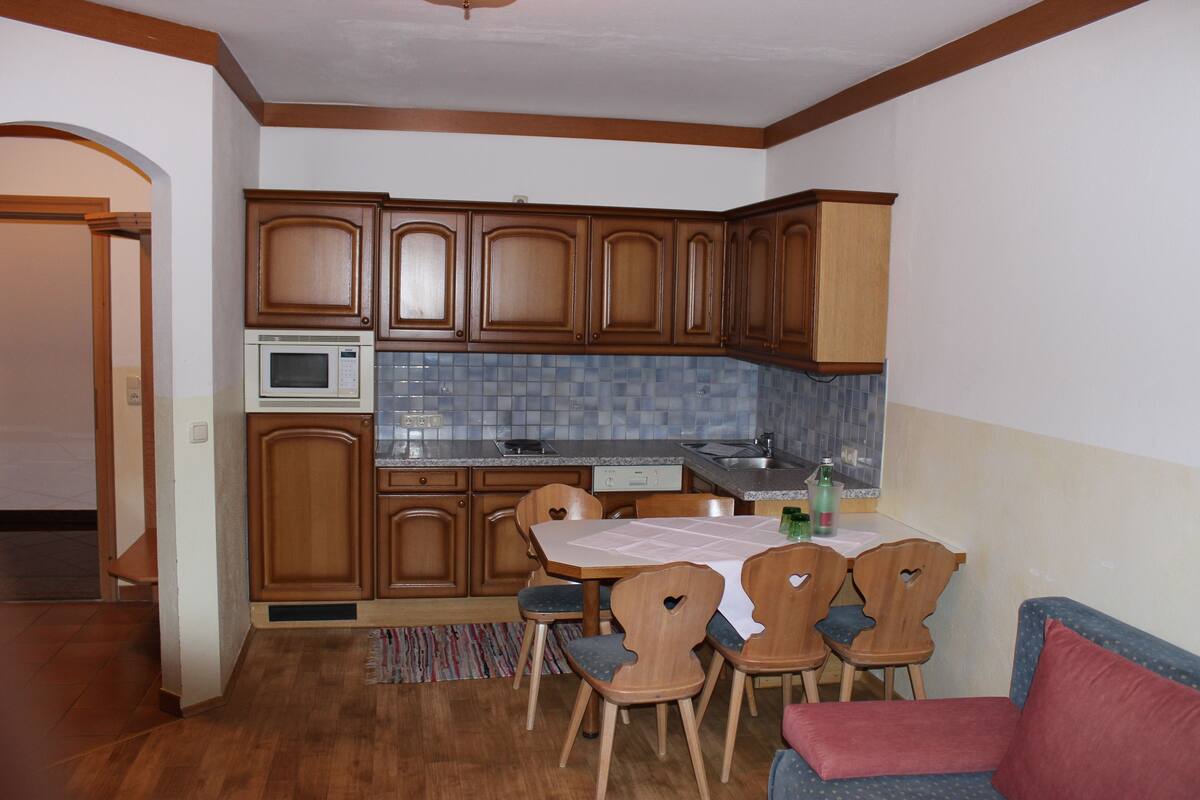 Apartment, 1 Bedroom, Balcony (60 EUR cleaning fee excluded) | In-room dining