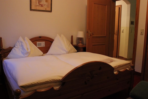 Caja de seguridad en la habitación y sistema de insonorización