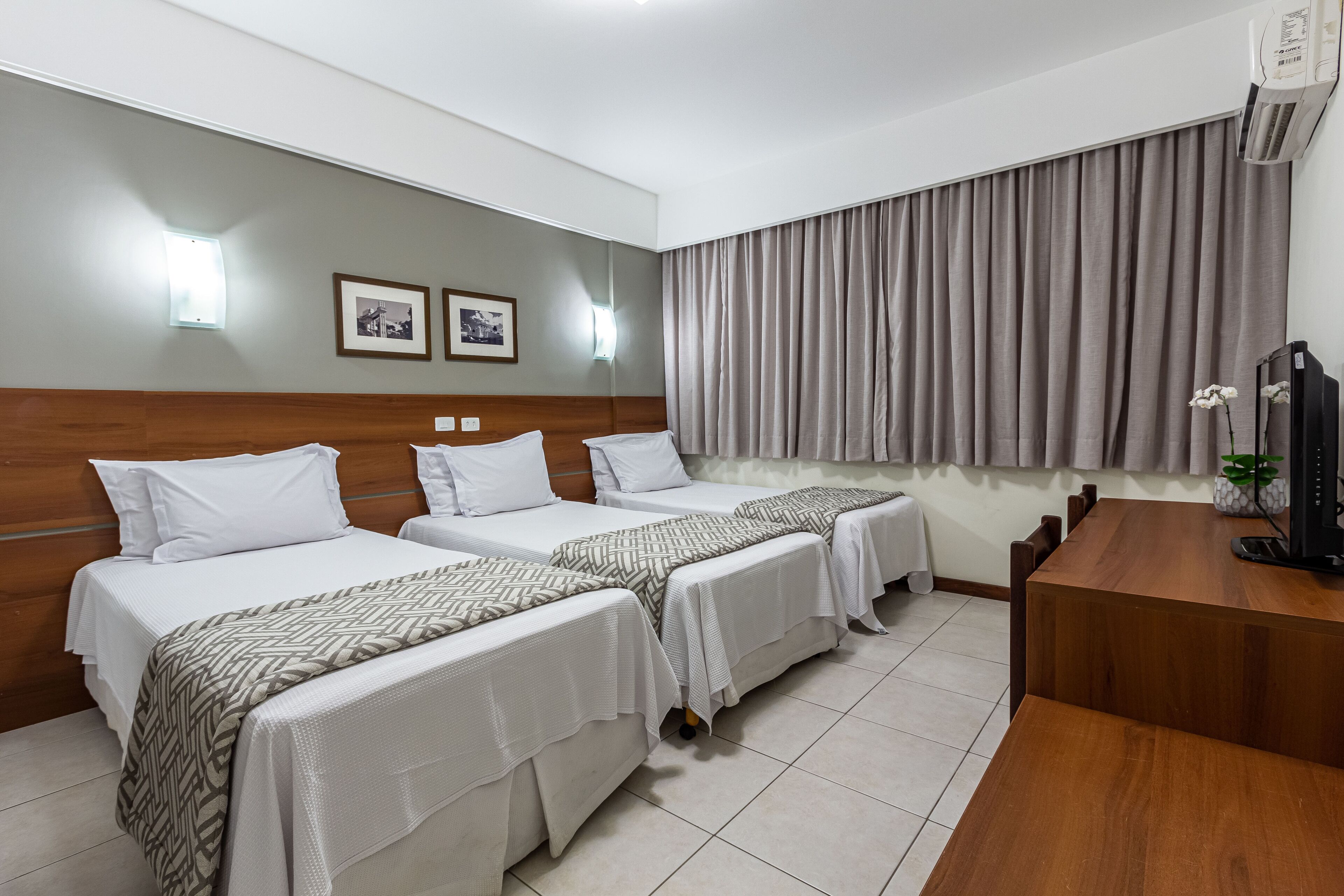 standard room, 3 single beds | in-room safe, desk, blackout curtains, soundproofing