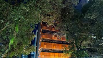 Façade de l’hébergement - soirée/nuit