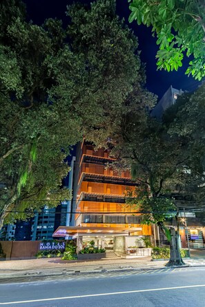 Façade de l’hébergement - soirée/nuit