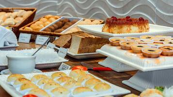 Petit déjeuner buffet (50 BRL par personne)