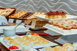 Daily buffet breakfast for a fee