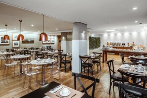 Tägliches Frühstücksbuffet (50 BRL pro Person)