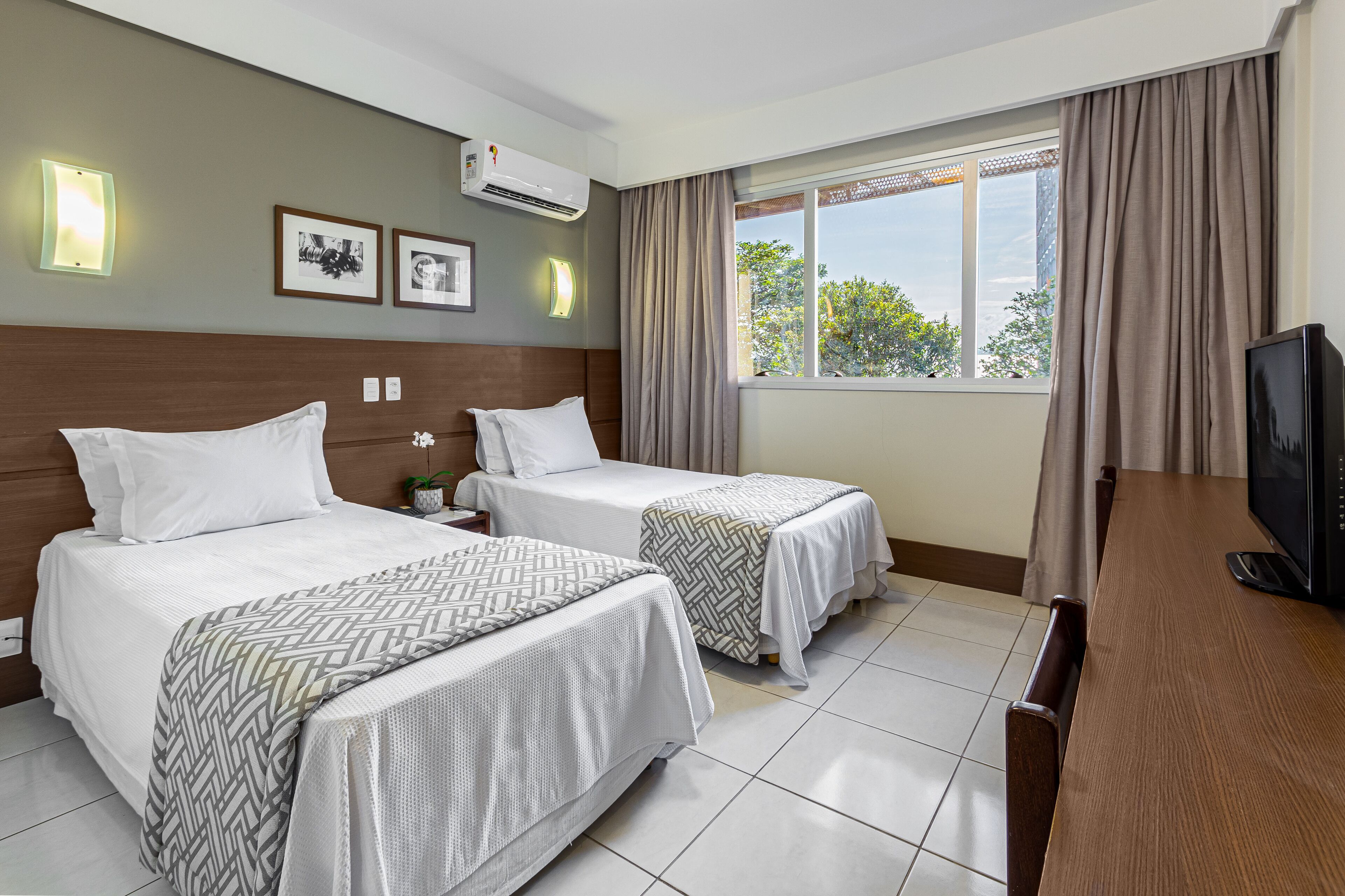 standard room, 2 single beds | in-room safe, desk, blackout curtains, soundproofing